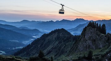 Walmendingerhornbahn bei Sonnenaufgang