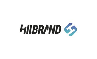 Das Logo von Hilbrand zeigt stilisierte Kristalle über dem Schriftzug. Der Text betont die Kategorien Sport, Mode und Schuhe. | © Sport Hilbrand GmbH Logo