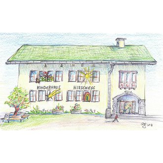 Ein farbenfrohes, handgezeichnetes Gebäude mit dem Namen "Kinderhaus Hirschegg". Umgeben von Gartenanlagen und fröhlichen Details, die eine einladende Atmosphäre schaffen. | © Gemeinde Mittelberg