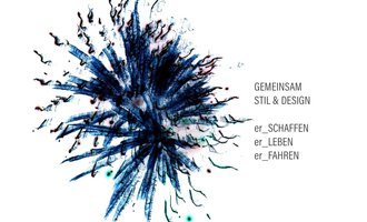 Ein abstraktes Kunstwerk in blauen und schwarzen Farbtönen. Text in deutscher Sprache beschreibt Kreativität und Zusammenarbeit.