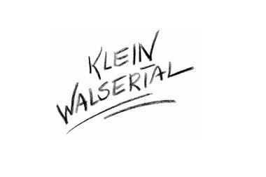Logo with handwritten text 'KLEIN WALSEERIAL' in black on a white background. | © Kleinwalsertal Tourismus eGen