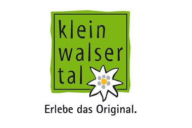 Logo of the Kleine Walsertal with a green background, text, and a white flower. | © Kleinwalsertal Tourismus eGen
